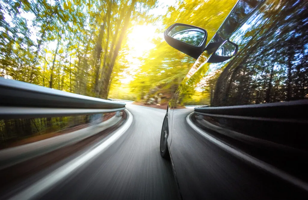 Anvelope Iarnă 225/50 R17: Cum Să Alegi Cele Mai Bune Cauciucuri Pentru Sezonul Rece Anvelope Iarnă 225/50 R17: Cum Să Alegi Cele Mai Bune Cauciucuri Pentru Sezonul Rece