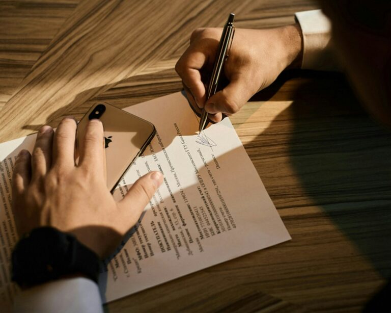 De ce contează claritatea contractelor cu partenerii de afaceri Photo clarity of business contracts