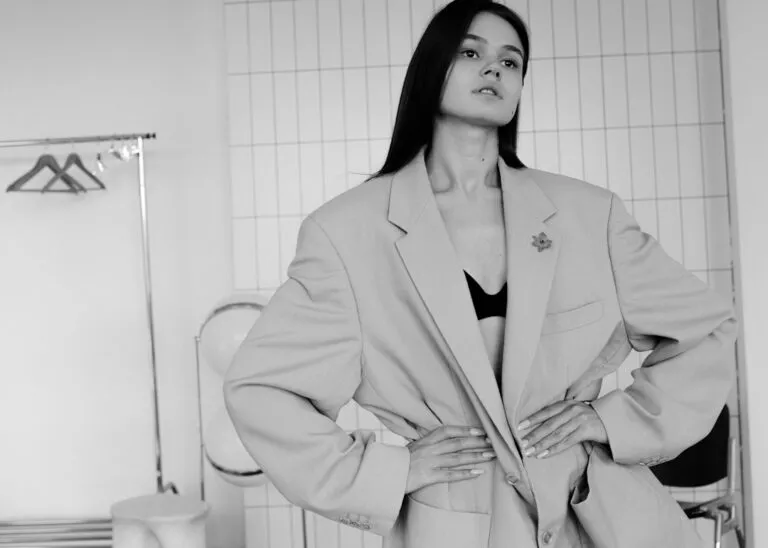 Photo oversized clothing styling tips silhouette